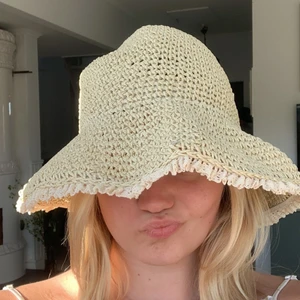 Solhatt - Solhatt som jag säljer då jag har två😊 80 kr +frakt