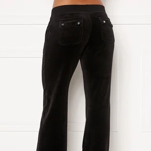 Juicy Couture byxor - Säljer pågrund av att jag köpte ett par som var för små🫣 ⚠️BARA BYXORNA⚠️ fråga för mer bilder o så🤲🏽