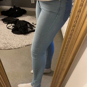 Levis jeans  - Säljer min Levis jeans då jag inte använder dom längre köparen står för frakt