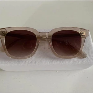 Chimi 01 Ecru solglasögon  - Chimi solglasögon (01 ecru) Knappt använda Nypris 1200kr Pris 700kr