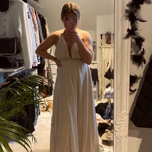 Balklänning - Min gamla balklänning jag bara använt en enda gång som bara ligger i garderoben utan användning. Köpte den för ca 2000 