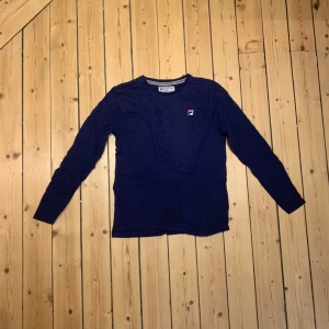 FILA tröja - Långärmad t-shirt från fila, superfin kvalitet i 100% bomull 💌
