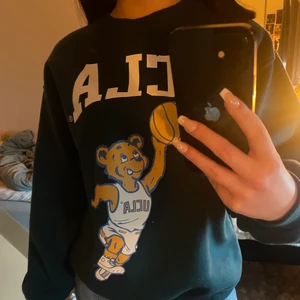 UCLA sweatshirt  - Jätte snygg och bekväm grön UCLA sweatshirt! 