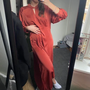 Klänning - Långklänning från Mango! Så smickrande, storlek XL men jag på bilden har normalt S-M i kläder