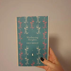 Wuthering Heights - Hej Hej! Säljer Emily Brontës Wuthering Heights. Gick den av mitt ex så nu måste den ut ur mitt hus!😗✌ Priset går att diskuteras🥰 Frakten ingår I priset