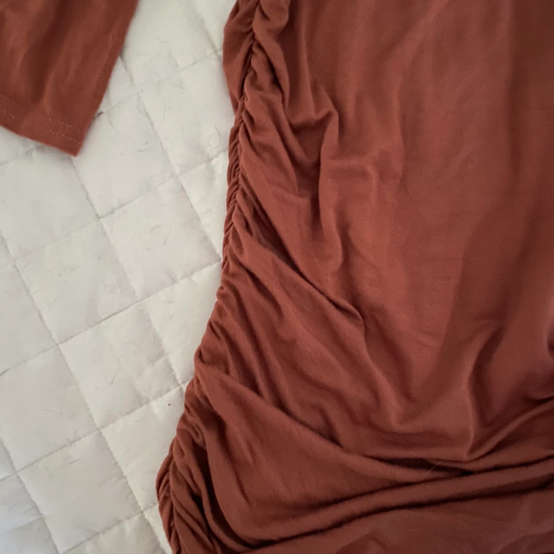 Rynkad fodralklänning - 91