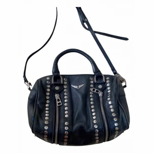 Zadig väska - Zadig väska i modellen Sunny, köpt på vestiaire collective. Skriv för fler bilder. Startpris billigt pågrund av små defekter