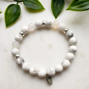 Armband Vit Howlit - Handgjorda öronhängen gjorda av sterling silver och röda bomullstofsar  On du vill köpa kontakta med mig eller du kan göra det direkt genom min hemsidan.   egnajewelry.com