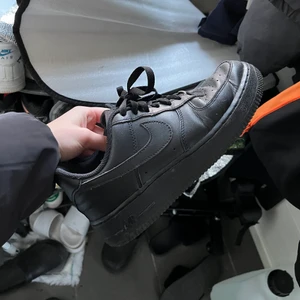 nike skor - köptes på tise men kom aldrig till användning på grund utav att de var förstora för mig