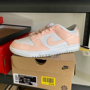 Nike Dunk ”Pale coral” - Säljer dessa snygga dunksen i storlek 39!