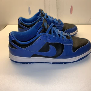 Nike dunk low hyper cobalt - Storlek 46 EU.  Bra skick,knappt några flaws. Köpt från Restocks med orginalbox. Pris kan diskuteras, helst meetup