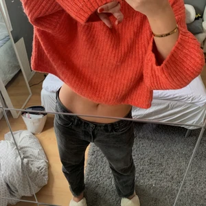 levis jeans - !!ANDRA BILDEN ÄR LÅNAD!! Säljer mina superfina levis jeans då de tyvärr är lite för stora och korta för mig som är 1,70 och vanligtvis har storlek 38 i jeans! De sitter lowwaist vilket är assnyggt!!😮‍💨