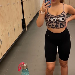 Aimn  - Cykelbyxor från aimn i gott skick. Väldigt fina och så sköna! Passar bra både till sommaren och träningen. Storlek S