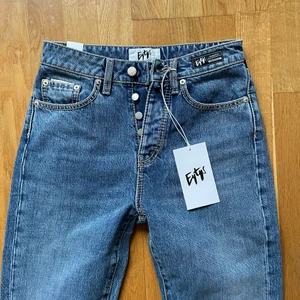Eytys Jeans - Jag säljer mina Eytyes Jeans, aldrig använda pga för liten storlek. Storlek 28x34. Pris kan diskuteras vid snabb affär! Köparen står för frakten :) 