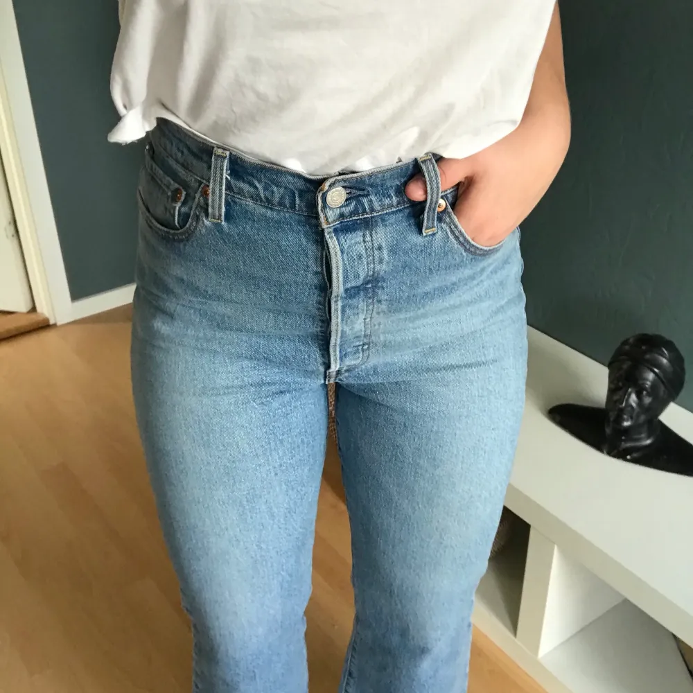 Levis jeans 300kr eller bud. Köparen står för frakt💕. Jeans & Byxor.