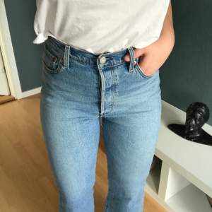 Levis jeans 300kr eller bud. Köparen står för frakt💕