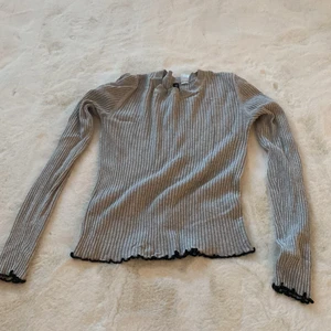 H&M - Basic grå tröja skönt material.