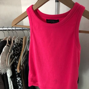 Rosa linne - Gulligt rosa linne, oanvänd dvs bra skick! Jättefin till sommaren när man är brun💕
