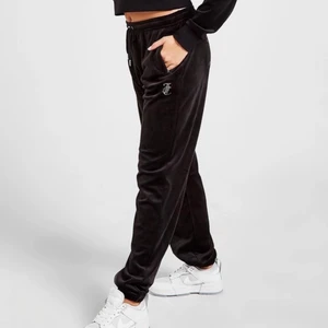 Juicy coutore set - Säljer mitt juicy coutore set då jag vill ha ett annat. Inte mycket använt och i fint skick! Storlek M. 