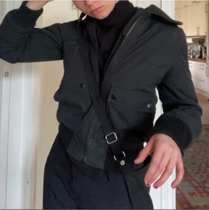 Jacka  - Lånad bild! Säljer denna så fina men har för mycket jackor, sitter tight och snyggt och är bra nu till våren