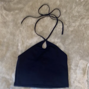Zara topp - Jätte fin zara topp, den är i nyskick så den är använd 1 gång och köpt för längesen ❤️ den är i storlek S men skulle kunna passa XXS-M❤️ om man har några frågor så är de bara att skriva privat ❤️ +frakt