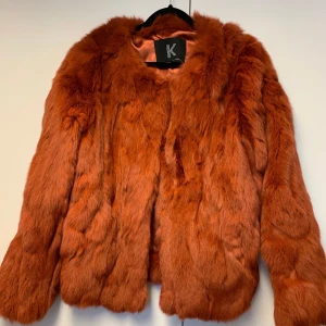 Pälsjacka  - Jacka från Kopenhagen by Andersen. Helt ny, men utan prislapp.  Storlek: 36,     Material: Kaninpäls