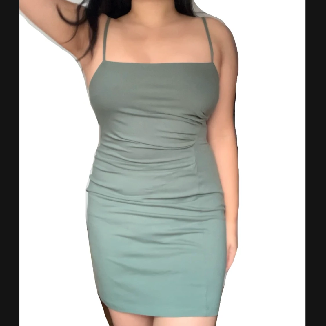 Urban Revivo - grön klänning i storlek L - 91