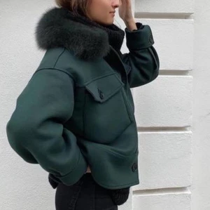 Meotine jacka💚 - Jättefin och varm jacka!! Säljer då den inte kommer till användning☺️ Använd 1/2 gånger. Nypris 2.800kr! 🫶🏼