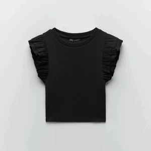 Zara topp - Säljer denna då de ej riktigt är min stil! Använd 2 gånger ❤️❤️💕👍🏽 jätte bra skick osv 