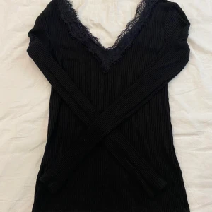 Spetströja  - Spetströja i bra skick💕