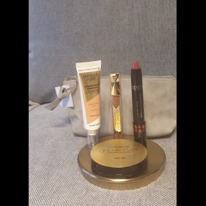 Smink - MAx FACTOR  + IDUN Minerals Lip Crayon 2,5 gr 1st Miracle pure skin improving foundation  (24 h hydration  1st  Max FACTOR  colour Elixir honey Laguer lipstick 05 honey nude