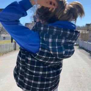 Väst - Väst från zara, nästintill oanvänd!  Helt slutsåld ⚡️🫶🏻