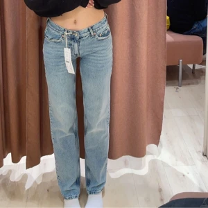 Lågmidjade jeans  - Lågmidjade jeans från Gina som inte kommer till användning. Köpte för 499