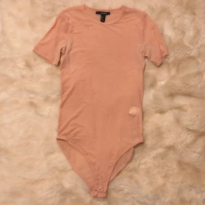 Rosa mesh body - Rosa kortärmad mesh body från forever21 i fint skick!