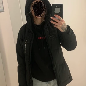 Sail Racing M Cape Down Jacket - Säljer min Sail Racing jacka i modellen M Cape Down. Den är använd fåtal gånger.