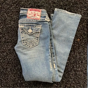 True religon - Midjemåttet: 32-33 tvärs över,  Säljer endast för ett bra bud!💞 föreslå ett pris i annonsen över 450 kr.