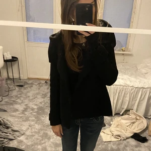 Kappa - Säljer den här super söta kappan💗 Köpte den på plick men köpte en annan liknande där av säljer jag den här💗Det låga priset är för att den är lite nopprig men går att få bort och knapparna behöver sys fast 💗