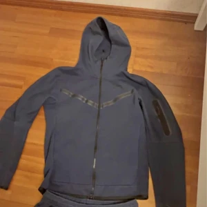 Nike tech  - Nike tech byxor och hoodie knappt använd 