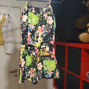 Blommig Jumper - Blommig jumper, perfekt till sommaren🌺