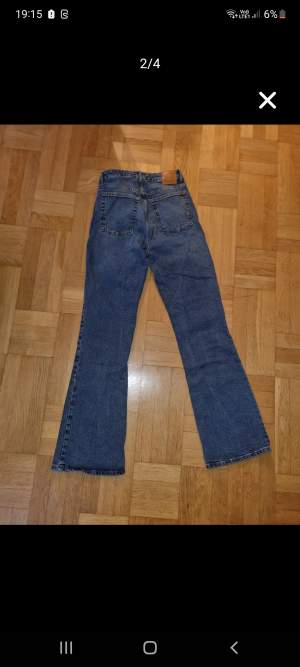 Jeans från gina tricot. Storlek M. Längd 32. Knappt använda