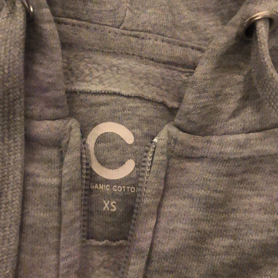 Grå tröja med dragkedja! - 91