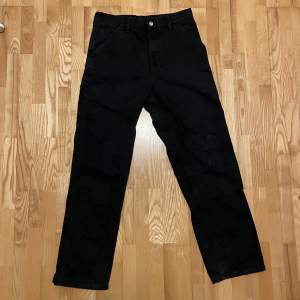 Carhartt single knee pants - storlek 29/32, hyfsat skick. Köparen står för frakt. 