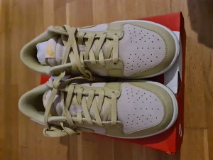 Nike dunk 43 - Säljer helt nya nike dunk i storlek 43. Undrar du nått bara att fråga. Skickas mot fraktkostnad eller hämtas I Malmö 