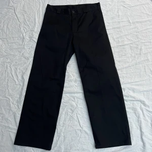 Sweet sktbs chinos - Svarta chinos från ”sweet sktbs”, använda enstaka gånger. Baggy passform :)