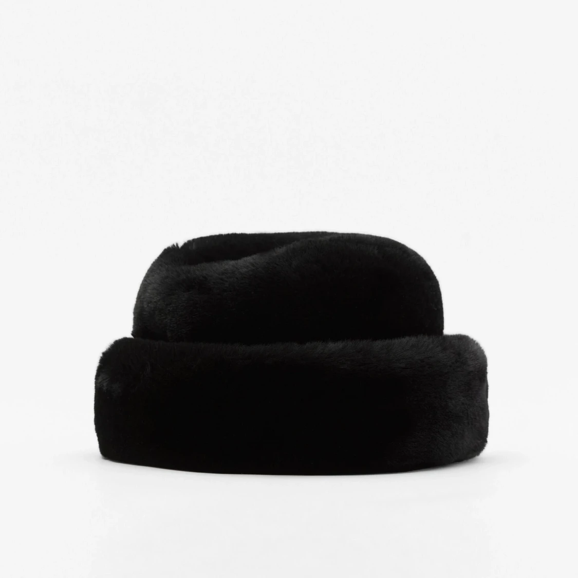 Faux fur mössa från Zara - 90