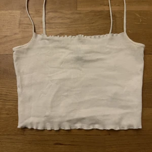 Vitt linne - Basic vitt linne, får ingen användning av de mer. Fråga om de är något du undrar över