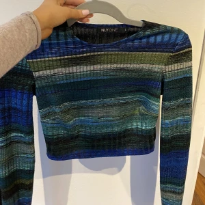 Tröja  - Säljer denna fina långärmade magtröja! Den är som ny💕90kr+ frakt! 