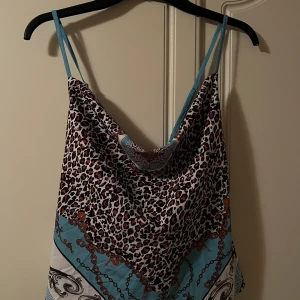 Topp från boohoo strl 40 - Aldrig använd topp från boohoo 