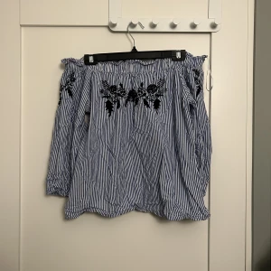 Singoallablus från Gina Tricot  - Singoallablus från Gina Tricot, strl. XS. Jättesöt och somrig.