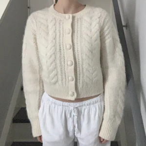 Stickad kofta från & other stories  - Stickat kofta från & other stories i storlek xs!